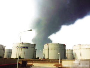 南島晚報數(shù)字報 青島輸油管道爆燃事故致35人遇難，輸油安全警鐘再鳴